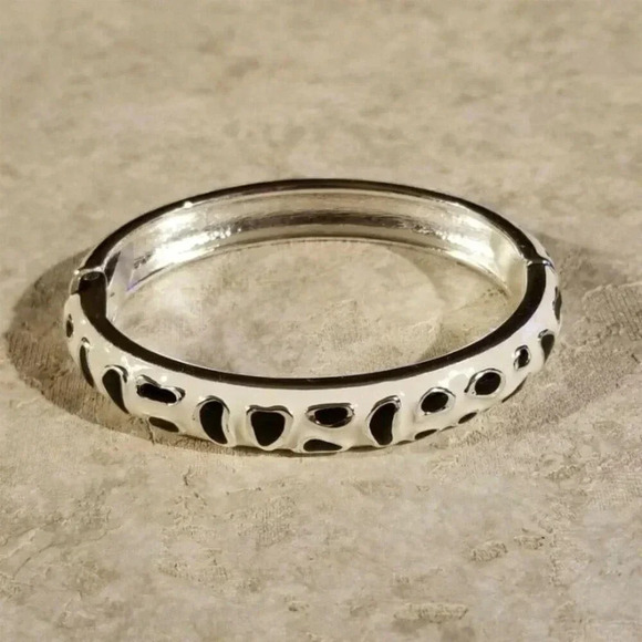 Retro Cool Enamel Animal Print Deco Bangle Bracelet - Picture 5 of 6